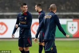 易游体育官网-葡萄牙国家队闯入半决赛，球迷狂热庆贺(葡萄牙国家队闯入半决赛,球迷狂热庆贺视频)