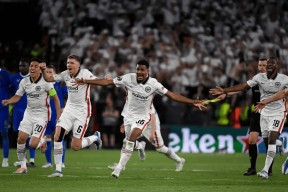 易游体育-包含阿贾克斯全队破门，轻松晋级实力惊人的词条