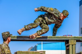 易游体育公司-球队合练备战，全面提升球员体能技战术