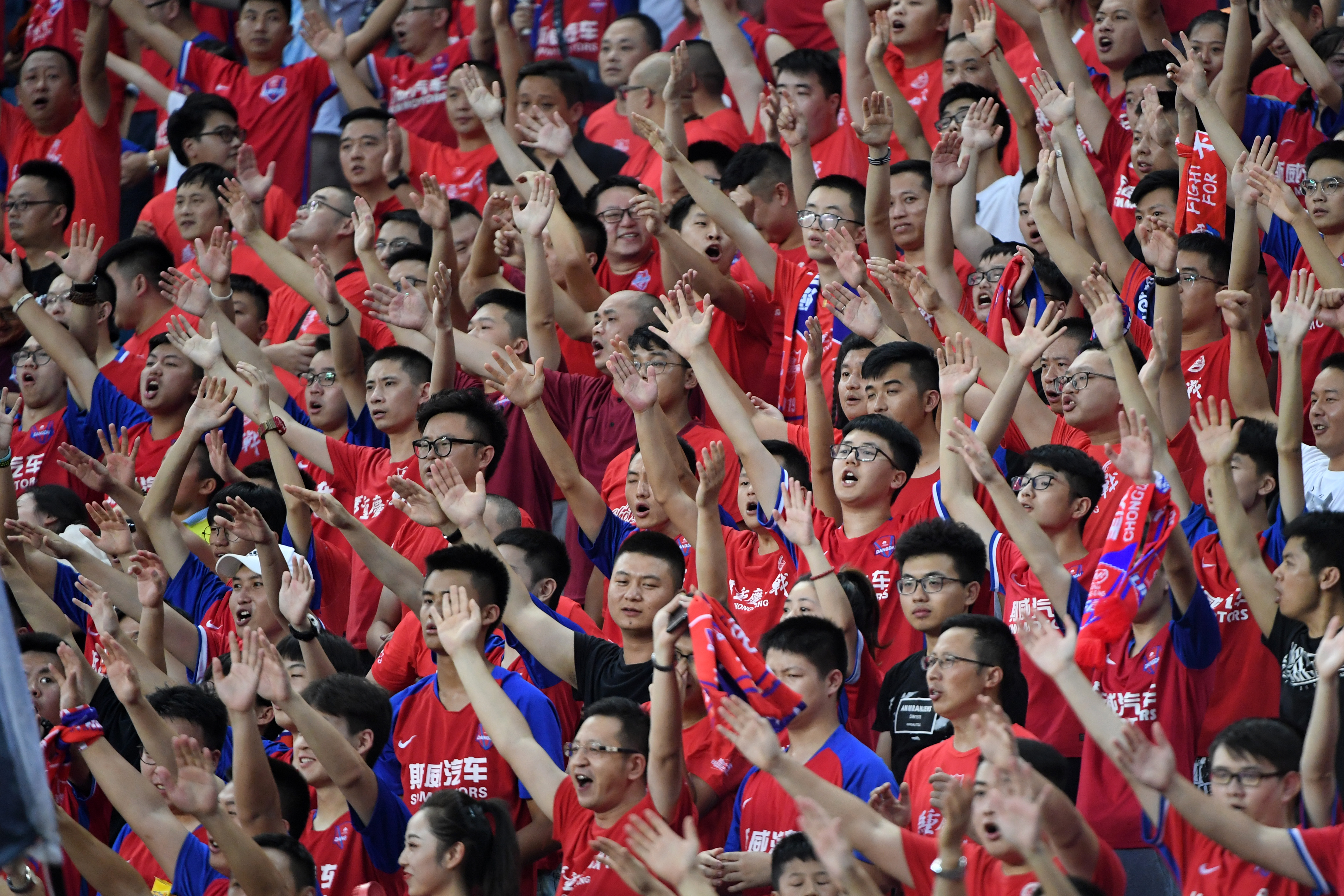 重庆斯威迎战辽宁宏运，谁能取得胜利？(辽宁宏运足球俱乐部)