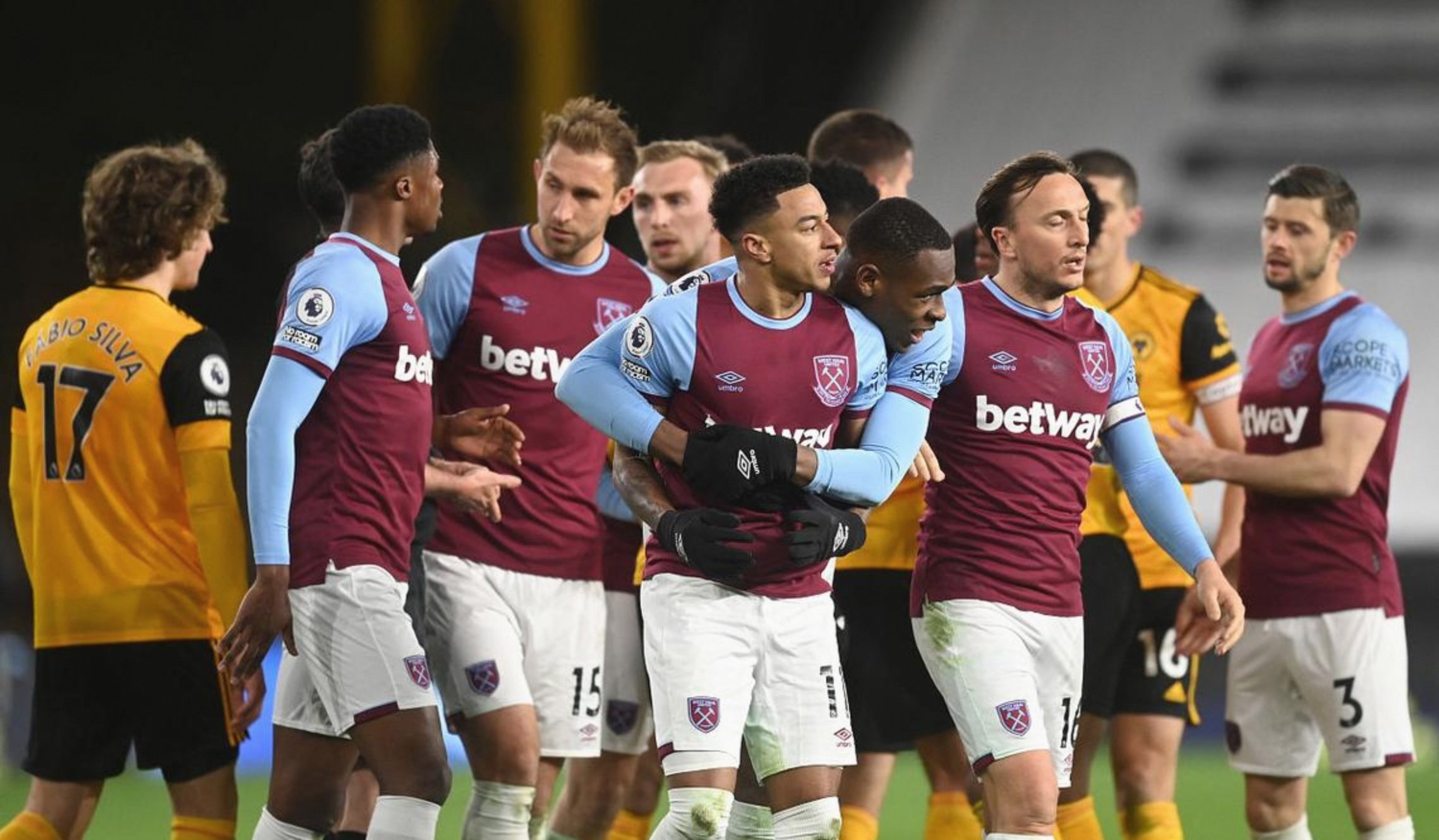 包含布莱顿客场不敌水晶宫，保级形势岌岌可危的词条